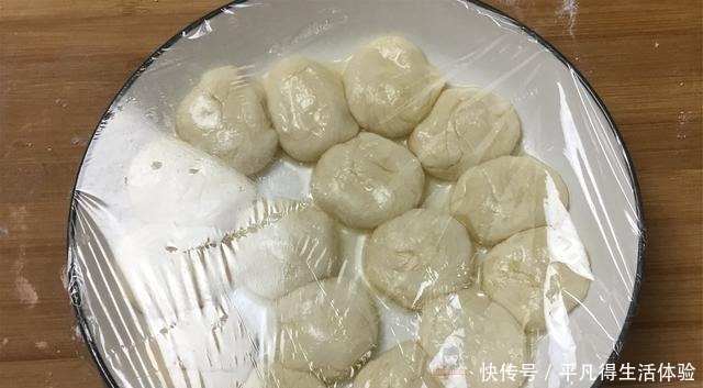 原来烤鸭饼是这么做出来的,按照春饼这么做,快捷还皮薄如纸