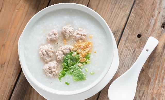 糖尿病人|有“糖尿病”的人,早餐时坚持“3多吃4不吃”,血糖或许悄悄下