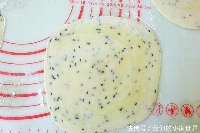 这是我最常做的主食,和面不用饧,半小时就上桌,又香又软