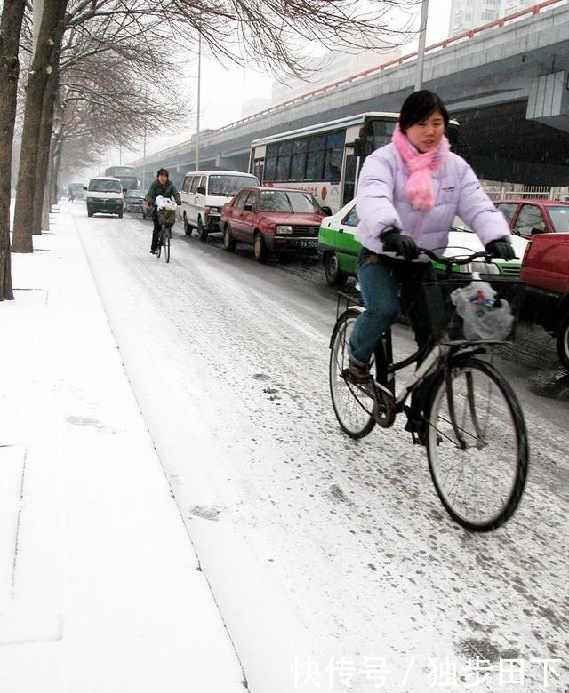月儿|诗歌《亏欠》诗人月儿