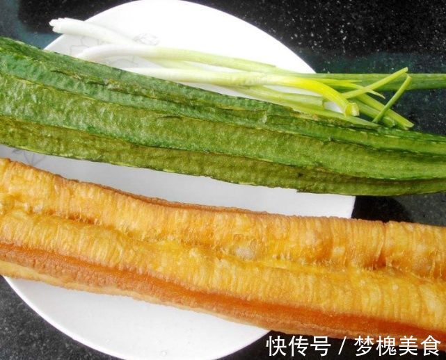 这菜越吃越养人,天然的“褪黑素”,比肉便宜,补水润肤,皮肤变白了