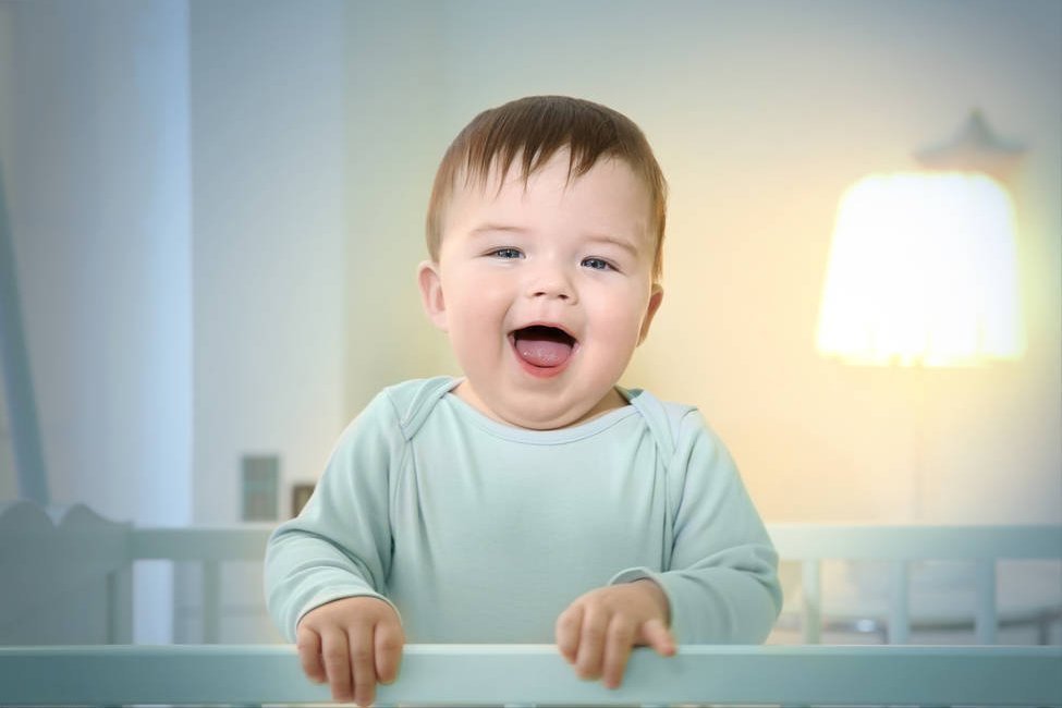 装睡|不吼睡、不哄睡,如何让孩子晚上自己睡?一个字:“装”就得了