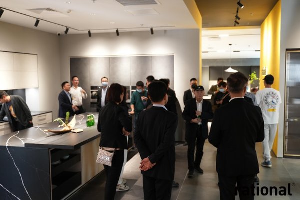 拉丘|燃点生活姿彩，共赴橱柜魅力之约