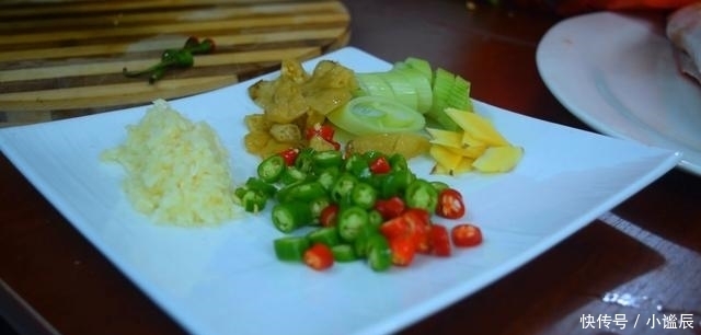 酸汤鱼的新吃法,草鱼加上3只番茄,酸辣开胃,做法还很简单!