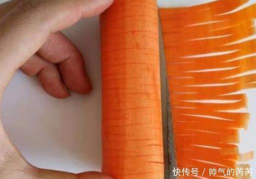 豆腐|日本厨师把豆腐切成花,被中国厨师用萝卜“击败”网友班门弄斧