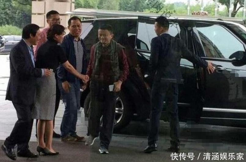 老照片|看了马云同学聚会的老照片,终于明白什么是大佬,位置决定了态度