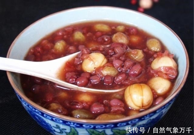 冬季后,记得给家人喝此粥,等于天然“补血库”,脸色更红润