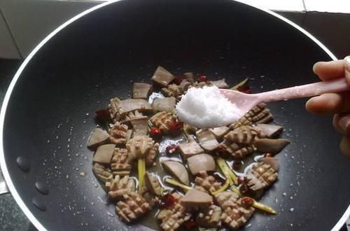 洋葱和此物一起炒，美容又降压，还能降糖，提高免疫力！