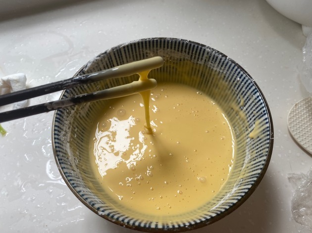 炸酥肉时,面糊是关键,“2样”调料不可少,外酥里嫩,味道正宗