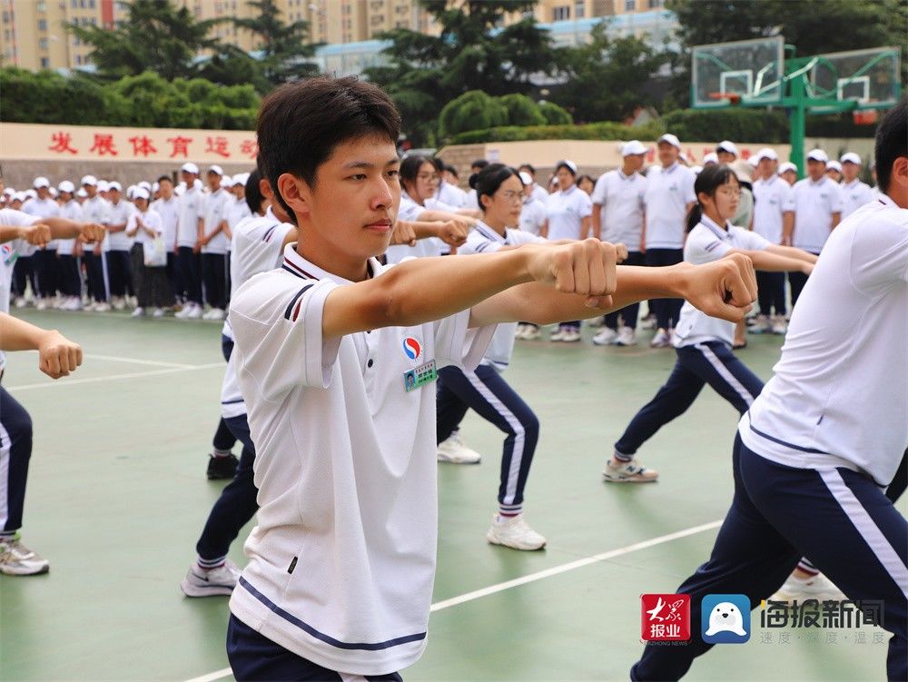 王春|以青春之我赴未来之约！青岛外事学校军训闭营仪式震撼人心