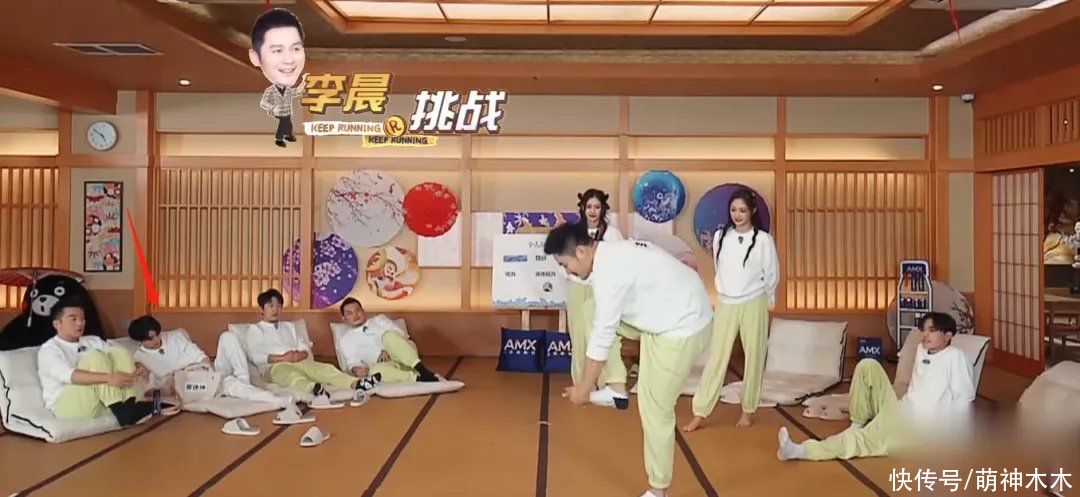 節目|蔡徐坤《奔跑吧》玩手機被發現，常駐MC都在努力，他卻在摸魚