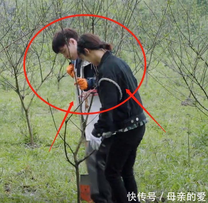 刘晓毅 杨紫跟张子枫唠家常,首位女嘉宾亮相,还跟张艺兴穿同款睡衣