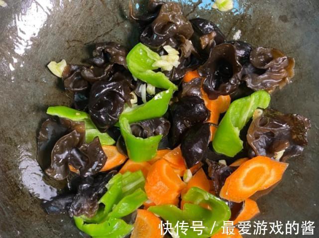 天冷了，吃肉不如吃菜，大雪过后炖一锅，营养好消化，孩子很爱吃