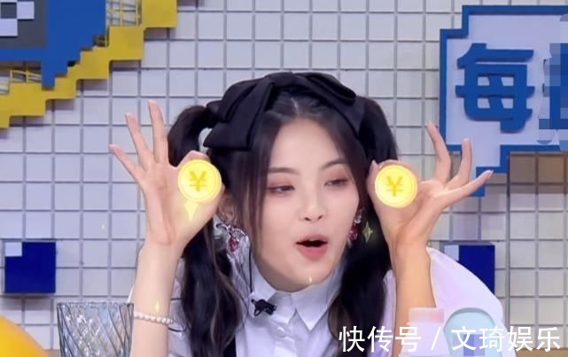 杨超越冰箱里的高级牛肉,被厨师拿来做菜,镜头特意给到她,反应真实了