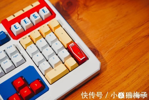 ikbc|高达键盘居然还有补完计划?ikbc联名高达金属键帽上手体验