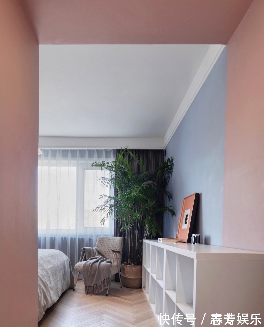 阳台上|独居女孩的精致生活:阳台装浴缸、卧室衣帽间,36平小家样样不少