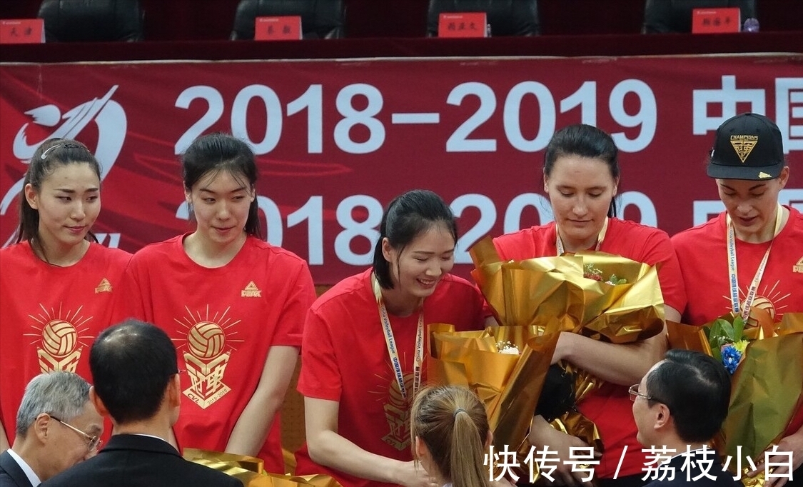 北京女排|主动求变！1.96米高大副攻改打接应，试图利用高度增加右翼突破力