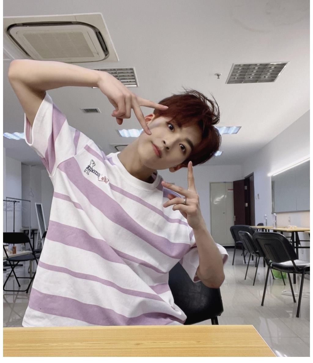 人氣偶像何洛洛：R1SE解散后，他的熱度和資源都“飛升”了