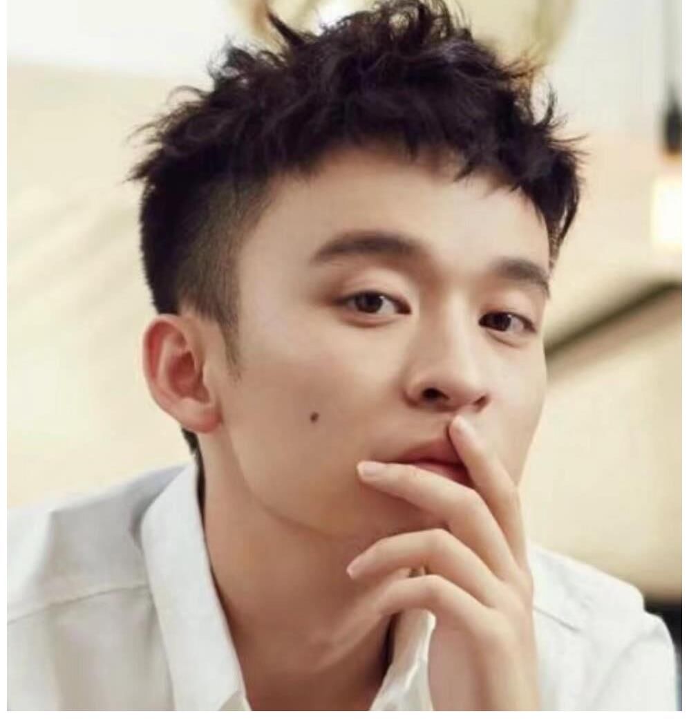 朋友請(qǐng)聽好2官宣，常駐嘉賓換人，粉絲不舍易烊千璽