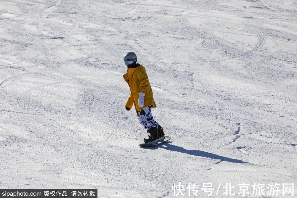 雪场|北京雪场陆续开门迎客，有些班车接送，还能免费教滑雪！