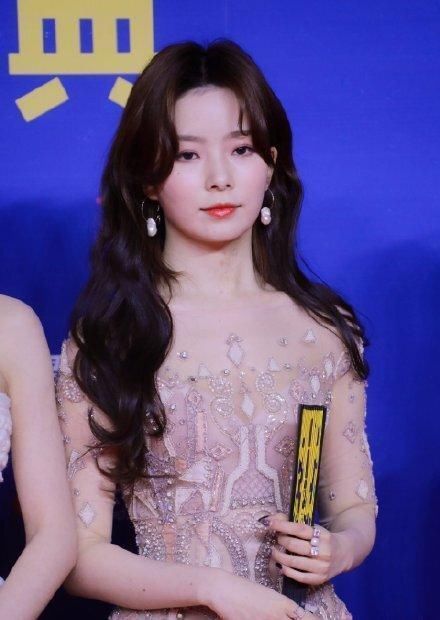 五人|硬糖少女出席年度盛典,五人展现超强团魂,希林娜依高张艺凡遗憾缺席