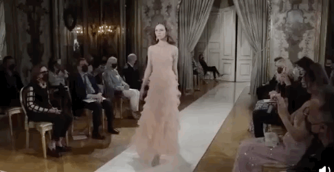 87岁的阿玛尼老爷子，依然是把高级做得最优雅的人|T型台 | shine