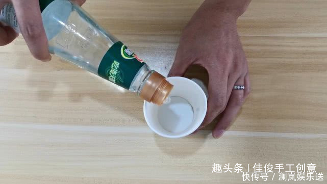 风油精|风油精和白醋混合一起,活了26年才知道真厉害,解决了生活烦恼