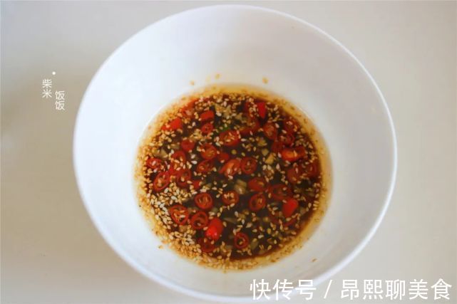 红椒|夏季天热没胃口，我就做上一碗它，开胃解腻，做法简单又好吃