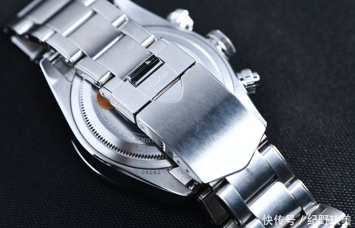熊猫盘|实物惊艳!品鉴帝舵新款碧湾计时型精钢款腕表