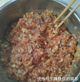 就可以|做羊肉饺子，别放太多调料！这4样就够了！肉馅嫩滑好吃无膻味