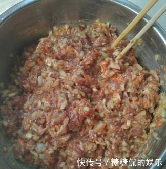 就可以|做羊肉饺子,别放太多调料!这4样就够了!肉馅嫩滑好吃无膻味