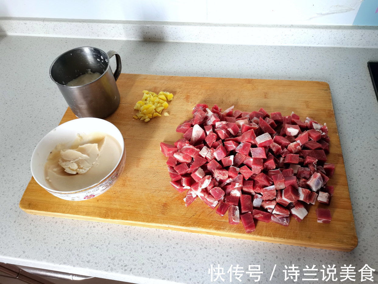 两口子的简单家常晚餐,肉香汤鲜,真的太香了,比吃大餐过瘾