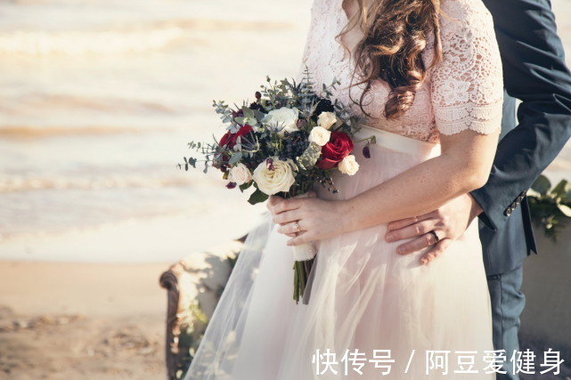 租房|结婚5年,租房5年,看到房产证上的名字时,才知租金是老公的房贷