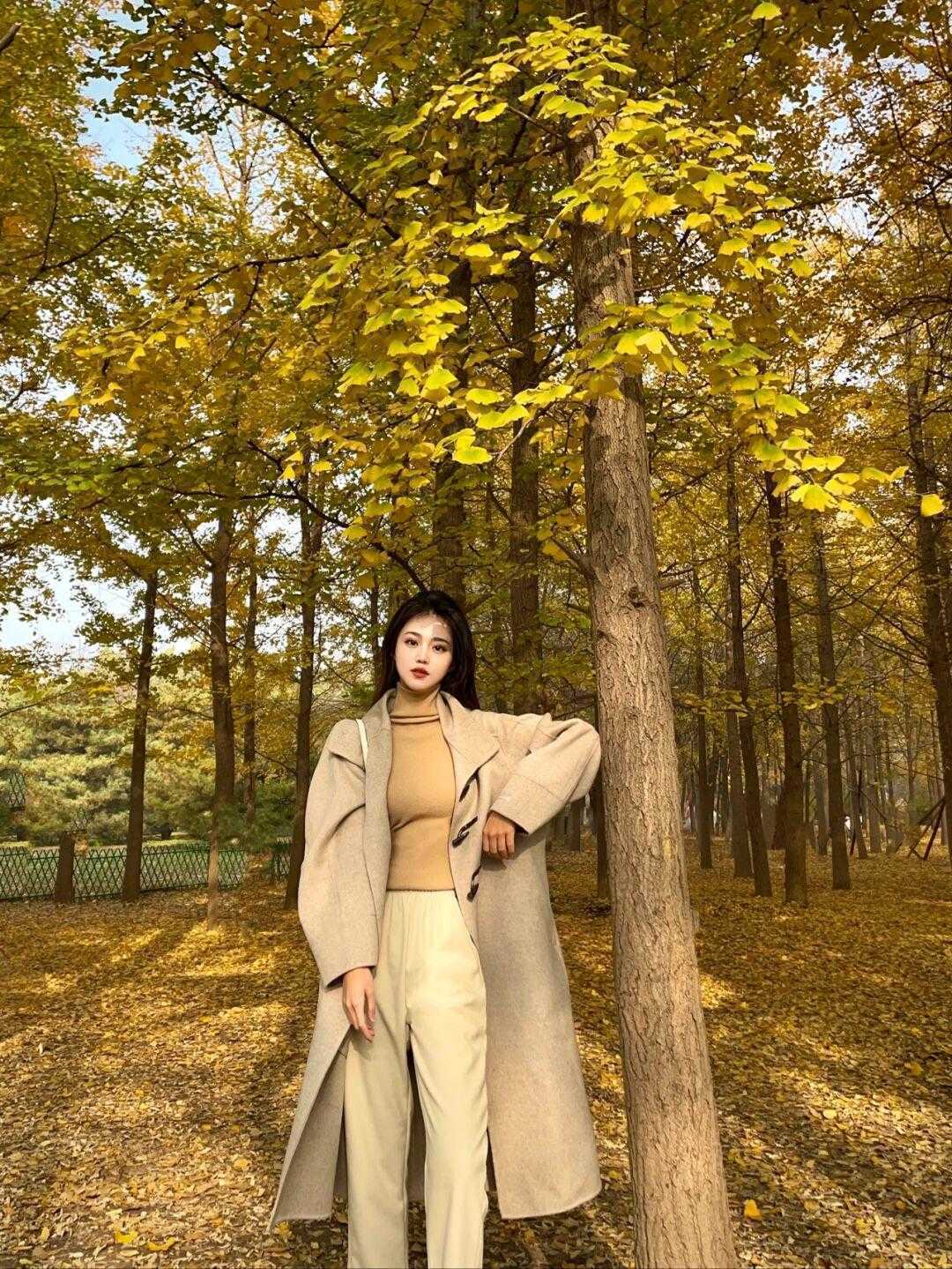 单一面|真正聪明的女人,通勤大衣这样搭,独具特色又干练气质