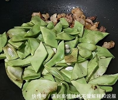 步驟|一道非常不錯的開胃下飯菜:油豆角燜五花肉,嘎嘎香!