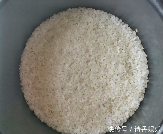 吃了半辈子的米饭，第一次见这个新做法，孩子吃一次就念念不忘