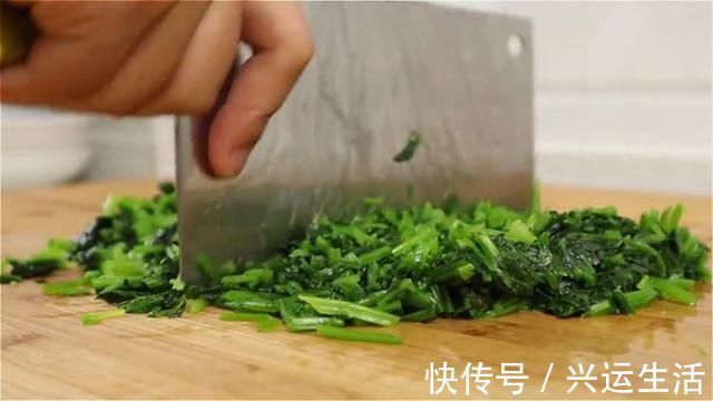菠菜|入冬了，我们家迷上吃这个，不和面不揉面，皮薄馅大，营养又美味