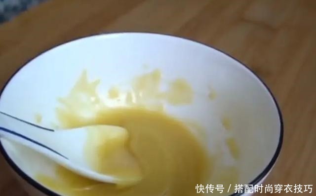 鸡蛋灌饼最简单的做法,学会这个小技巧,保证个个鼓大泡