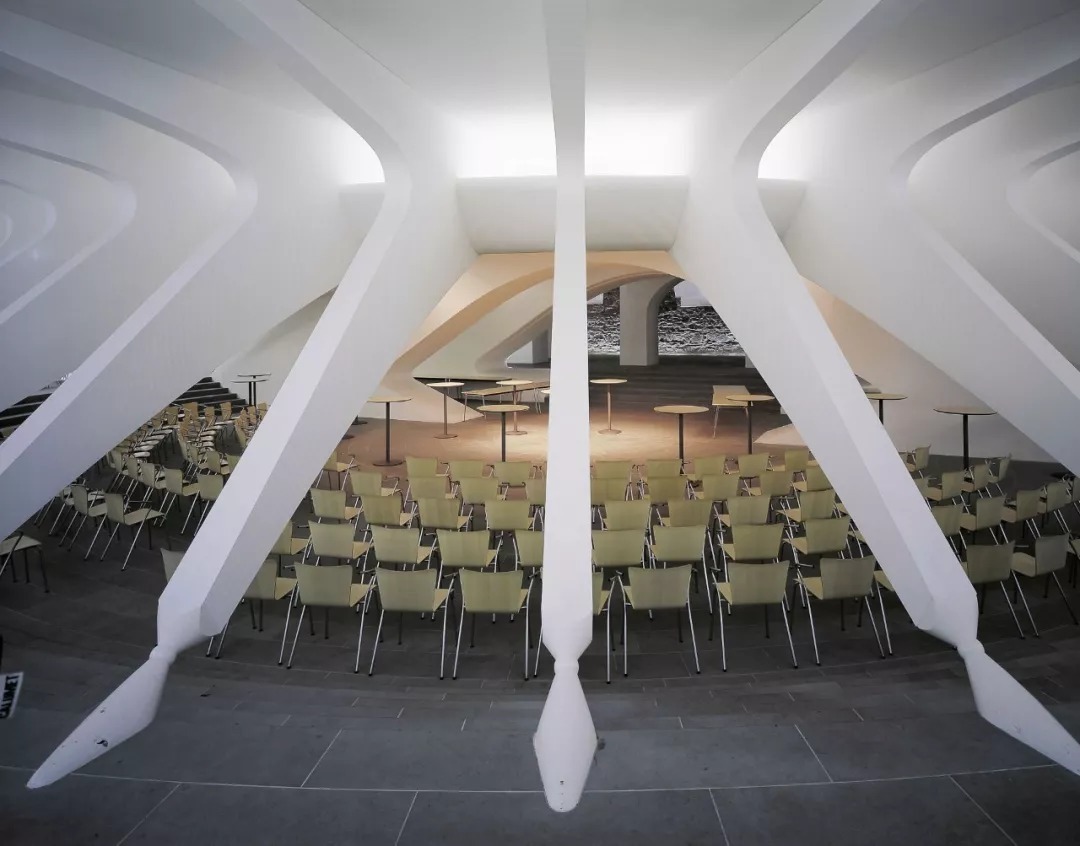 建筑|唯有鬼才,才敢让建筑飞起来!