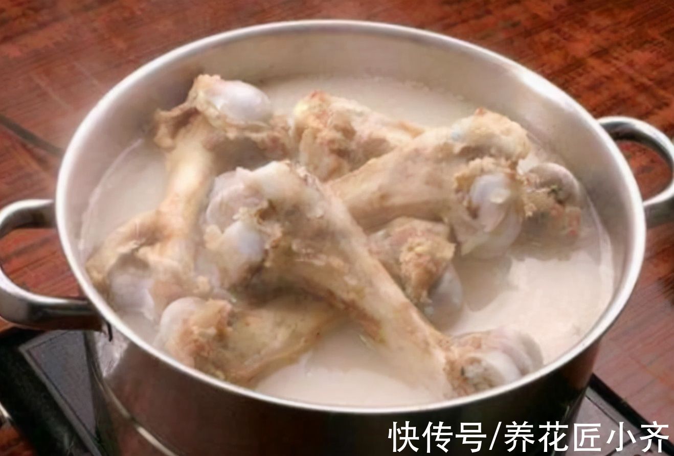 又到3种“垃圾”最多的季节，如果家中有别扔，用来养花特别棒