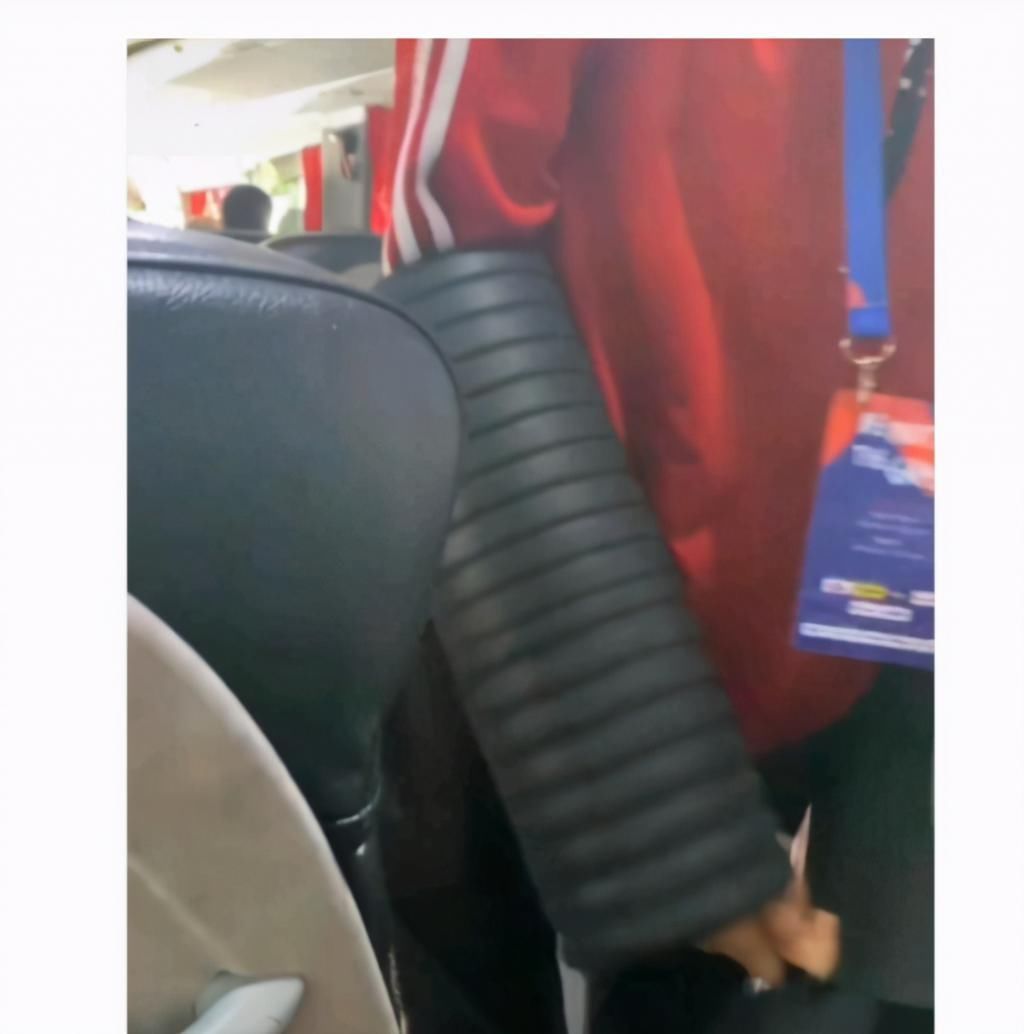 副攻|破案了,中国女排1米94巨人3场打0分钟,郎平弃用她真实原因曝光
