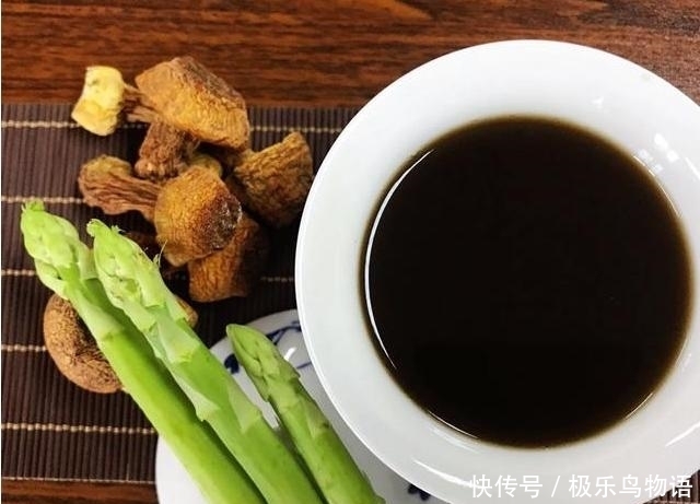 身体|颈部动脉被堵了,身体会有4个反应,睡前做好3件事可疏通防脑梗
