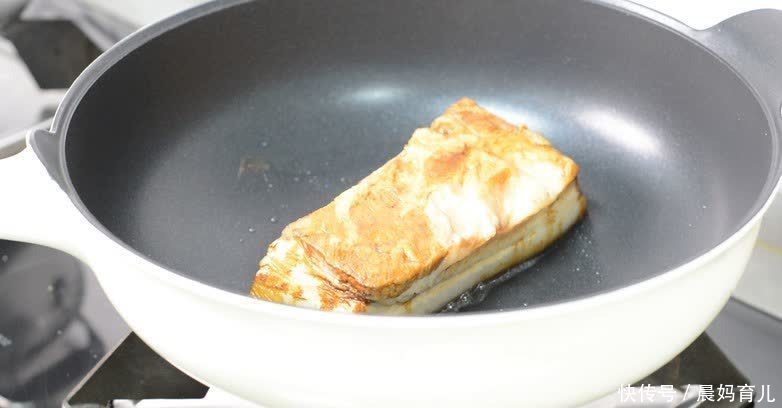 大厨不小心说漏嘴:炒肉的时候,加点这调料,鲜嫩美味还不腥