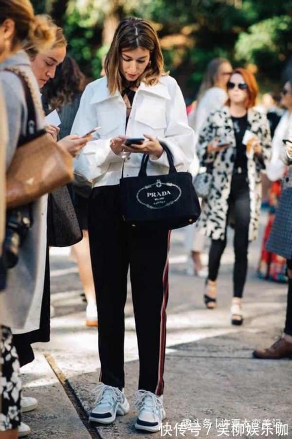 鞋子 女人过了50岁,建议少穿高跟鞋多穿这3种鞋,时髦舒适还百搭