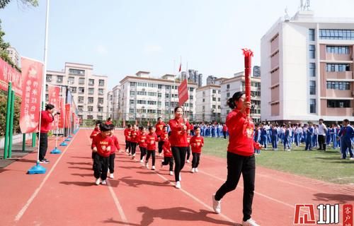 “百校”庆“百年”红领巾火炬接力跑，跑进龙华区丹堤实验学校