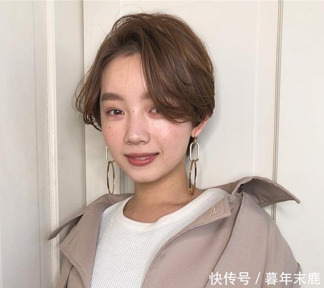 10款冬季热门女生发型,从长到短、这才是今年发型的主流趋势