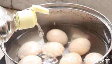 清水|水煮鸡蛋只用清水就错了，多加1步，蛋壳一碰就掉，鸡蛋香嫩美味！