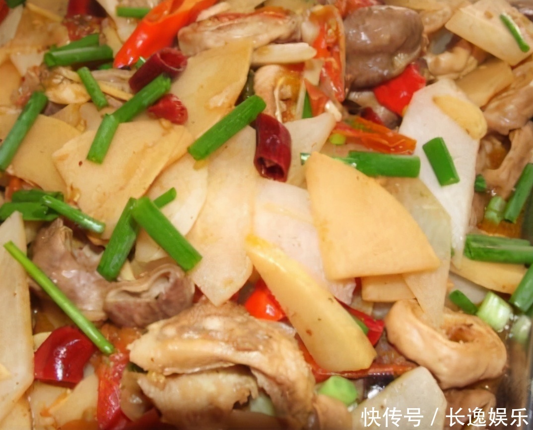  冬吃萝卜胜似吃人参，一次能吃一大碗，开胃下饭，比肉好