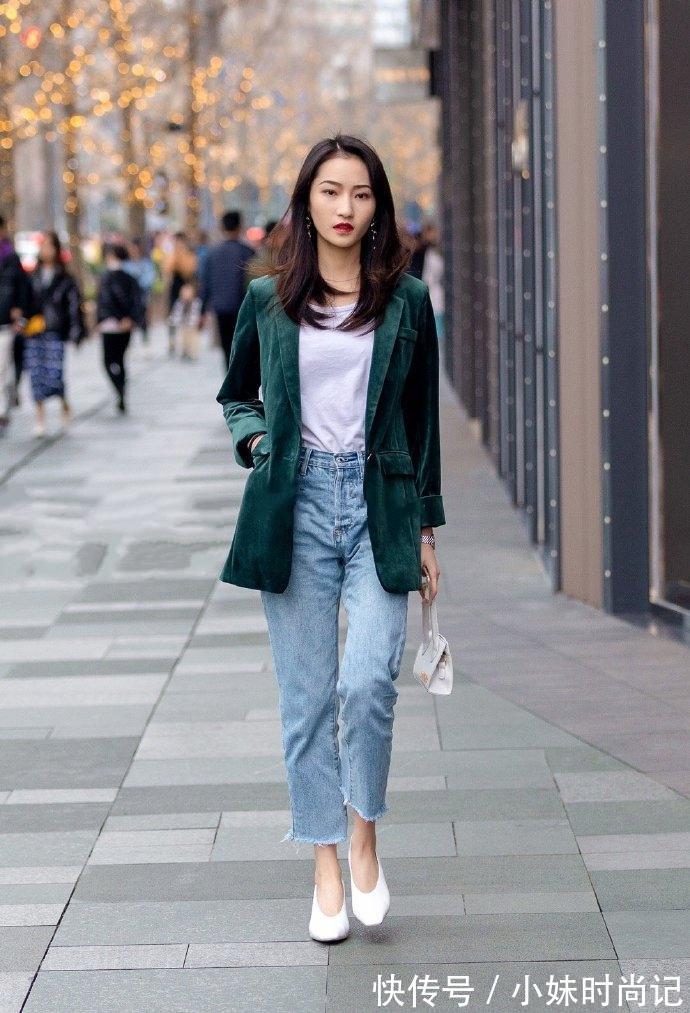 西装外套|街拍:西装外套别小瞧,搭配对单品不止优雅气质,穿起来就成焦点