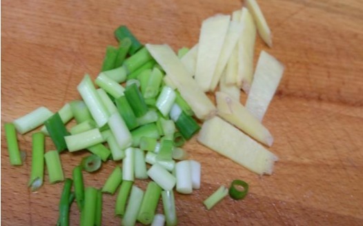 这道家常菜好吃又下饭,不用放盐味儿咸香,做法超简单!